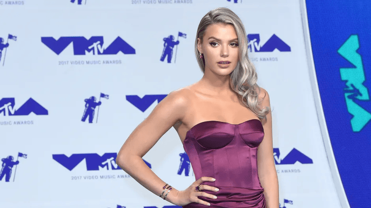 Alissa Violet Net Worth: Real Name, Age, Bio, Family, Career, Awards