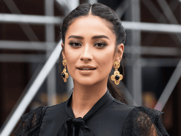 Shay Mitchell Net Worth: Real Name, Age, Career