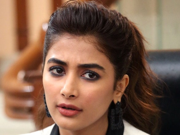 Pooja Hegde Net Worth: Real Name, Age, Bio, Family, Career, Awards